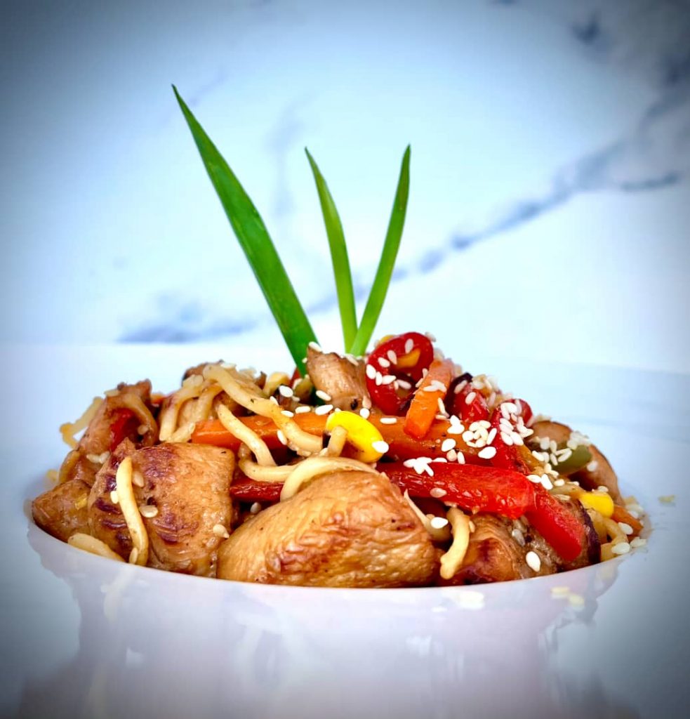 نودل مرغ و سبزیجات آسیایی